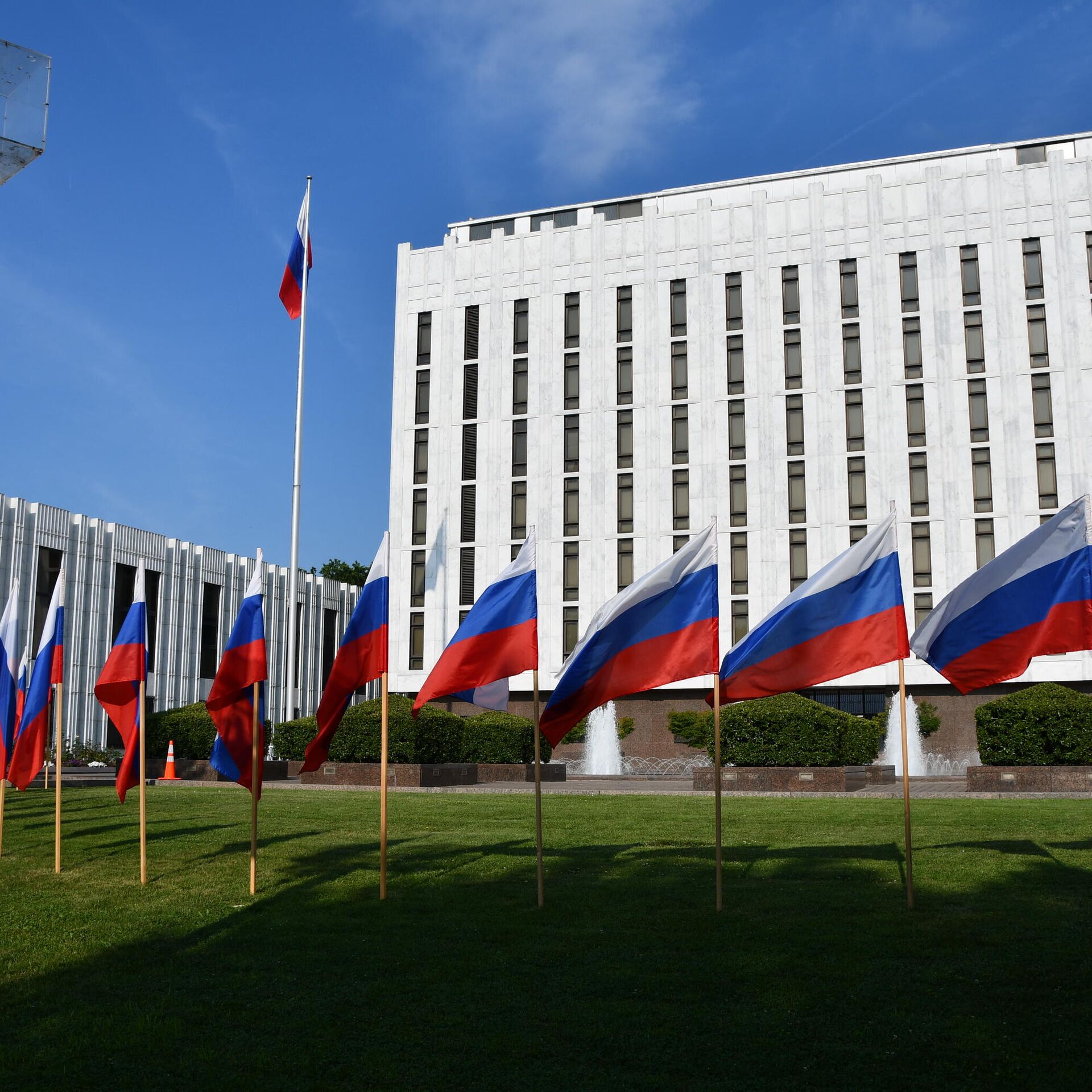 Посольство России в Вашингтоне: поздний модернизм и советская монументальность